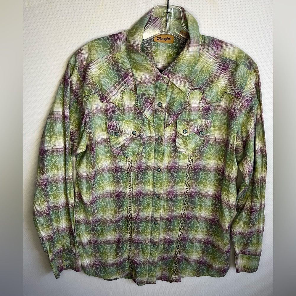 Wrangler pearl snap button down top women’s size L 100% cotton